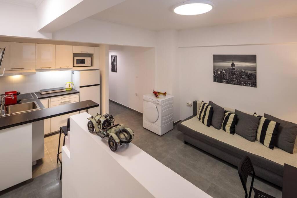 Hilton Area Brand New Comfortable Apartment Athena Bagian luar foto